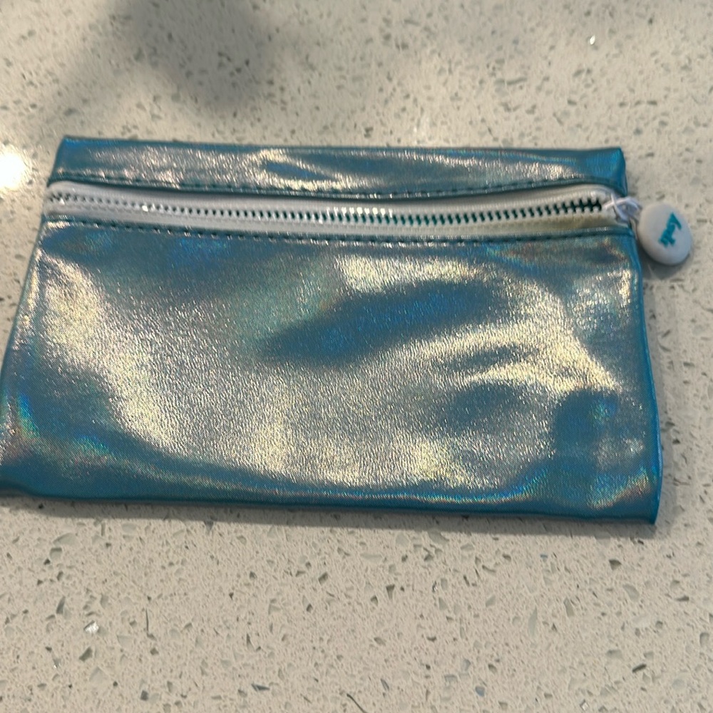 NWOT - Ipsy Cosmetic Pouch